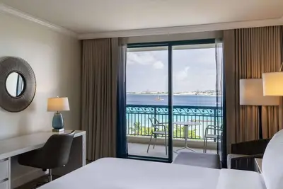 Image de Relaxing Suite w/ Stunning Bay Views & Infinity Pool Access - Beach steps away