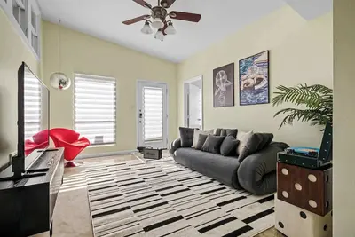 Image de Retro Vibes & Zilker Views · Retro Vibes & Zilker Views | Music House by Zilker