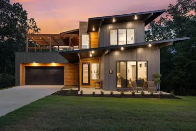 Image de Elevated Chalet with Hot Tub Scenic Views & Trail Access
