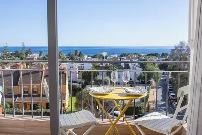 Image de 10 minutes to the beach! Modern Sea View Apartment in the Centre of Marbella