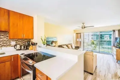 Image de Free parking, w pool, surfboard! New Reno! Fits 6
