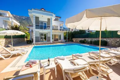 Image de Four Seasons Villa - Quatre Chambres Villa, Couchages 8