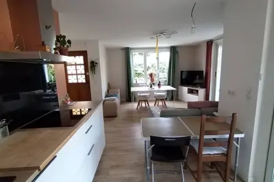 Image de bas de villa, au calme, proche de toutes commodités