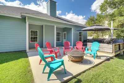 Image de < 1 Mi to Beach - Home w/ Deck & Yard in Waveland!