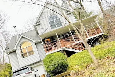 Image de 4-bedroom 50 yards to Mattituck Inlet, minutes to the Beach, Love Lane, Harbes