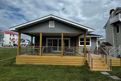 Image de New Waterfront Home on the Bay