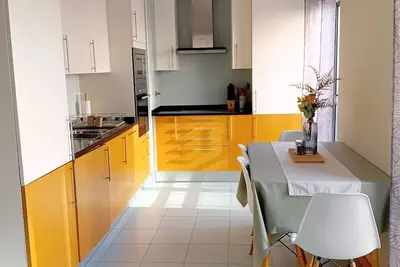 Image de Spacious and welcoming modern apartment.