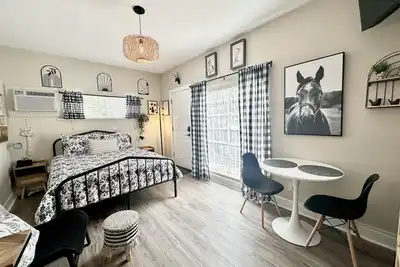 Image de Fancy Pants South Congress Studio