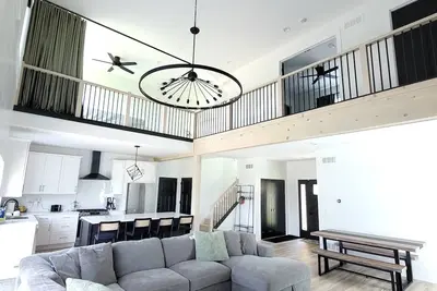 Image de Newly built, beautiful open 4 bedroom modern home with Lakeviews of Green Lake