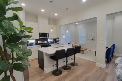 Image de Downtown McKinney Townhouse, walking distance to the Historic District!