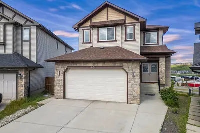 Image de Luxury Lakeview Home w/ King Beds & Jacuzzi @ 18-min to Airport, 80-min to Banff