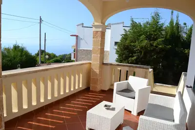 Image de Appartement 'Alba Del Mare' avec vue sur la mer, terrasse privée et jardin partagé