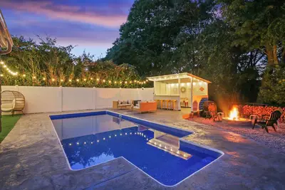 Image de Affordable Luxury Resort Home with an In-Ground Pool & Hot Tub. Sleeps 10.