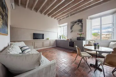 Image de Suite familiare Ognissanti in ottima posizione