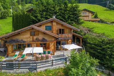 Image de Chalet 'Bachal' avec vue sur les montagnes, piscine partagée et Wi-Fi