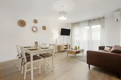 Image de Appartement 'Un Havre De Paix, Frjus' avec jardin partagé, Wi-Fi et climatisation