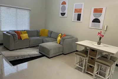 Image de Charming 2-bedroom apartment with WiFi, Ac in wonderful Kingston