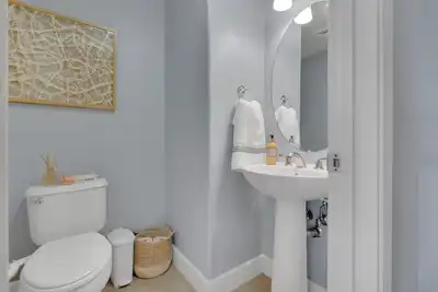 Image de Convenient and Accessible, Park + Bbq + Pool +Gym
