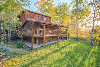 Image de Cozy Cabin | 15 Min to Yellowstone + Lake Views