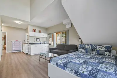 Image de Executive Studio With Vaulted Ceilings - 314b