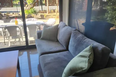 Image de Luxurious newly furnished 2bdr beachside beauty hosting 6 guests with courtyard