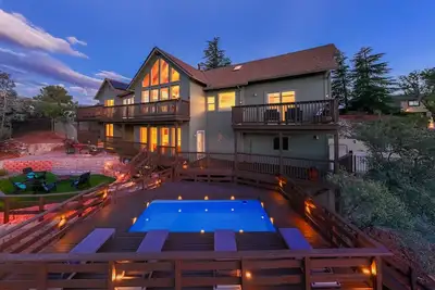 Image de Spacious 7-bedroom House in Breathtaking Cottonwood with 11 Beds and amenities.