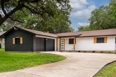 Image de Home w/ Huge Fenced Yard
