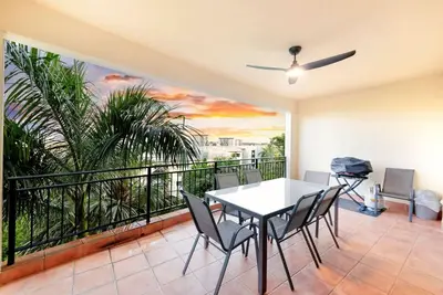 Image de Zen Bridgeport: Waterfront ~ Balcony Dining - Pool