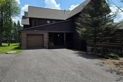 Image de Top of The Slopes- 4 bedroom, Ski in/Ski out, Hot Tub, Fireplace (wood included)