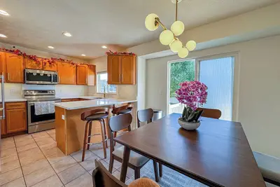 Image de Family Retreat Near Slc Airport 6 Br 3. 5 Bath