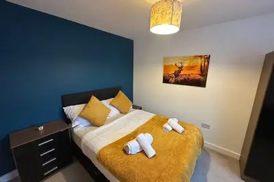 Image de Four bed free parking contractor house