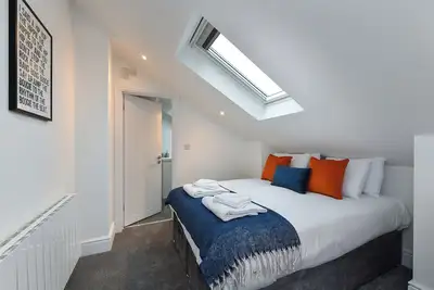 Image de Stylish Two-Bed Home Near Nature & Transport Links
