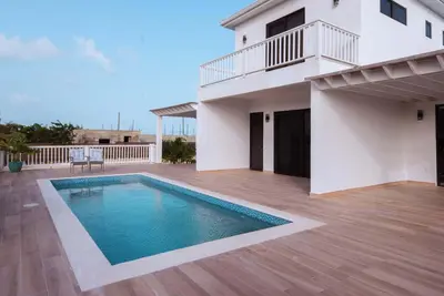 Image de Tropical Stay Near Beach w/ Pool Access & Parking