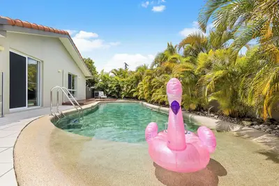 Seatides Mooloolaba -Pet friendly luxury home with heated pool! !