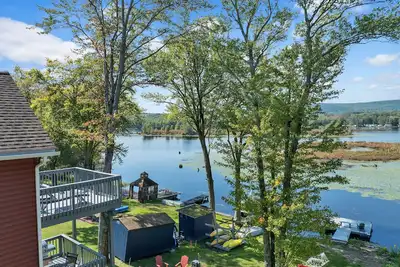 Image de Lakefront Lodge, Hot Tub, Private Dock, Kayaks in Season