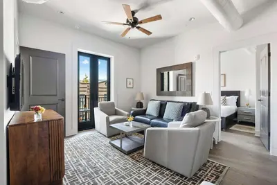 Image de Fire Tower | Elegant 2br in Downtown Charleston!