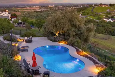 Image de Modern Farmhouse w/pool, hot tub & spectacular views