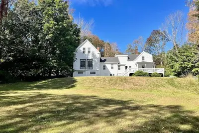 Image de The Downing House - Newly Updated 4bd Farmhouse!