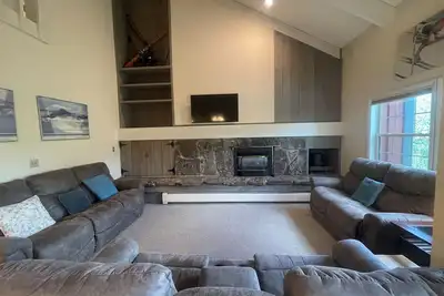 Image de 30 Night Min. 2 bedrooms plus loft, sleep 8!