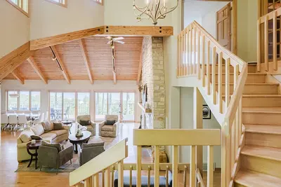 Image de Stunning 5-bedroom, 4. 5-bath Bluff home with Spectacular, Panoramic Bay Views