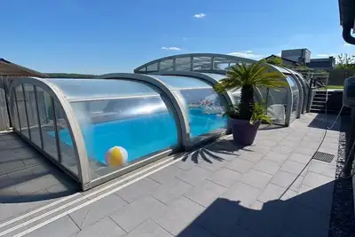 Image de Villa Kat'Etoiles avec piscine couverte, jacuzzi et 60m2 de jeux d'arcades! ! !
