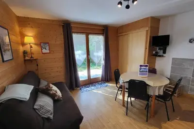 Image de À 300m des pistes de ski, étage -1, vue forêt, terrasse, télévision, casier à ski, 31m², La Tania