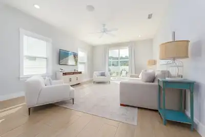 Image de Be A Nomad | Beautiful house 6 blks to beach