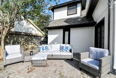 Image de Pet friendly\/King Bed\/Tranquil Retreat\/Fenced Backyard\/Master Br on Main