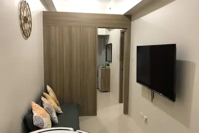 Image de Traveller Condo Suite 2-bedroom with Ac, fitness room, Pools, Wifi and Netflix