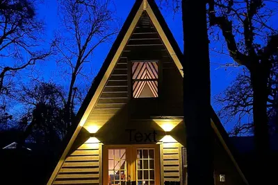 Image de Cozy yet modern A frame close to it all.