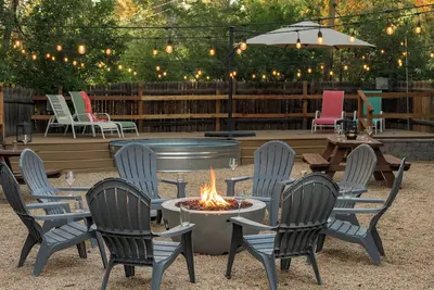 Image de Huge secluded yard•hot tub•game room• 5-15 min to Du, Dtc, Dt