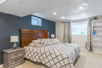 Image de 4-bedroom Family Home in Overland Park with Jungle Gym