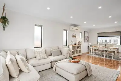 Image de Tides Edge - Your Coastal Retreat One Street from the Beach