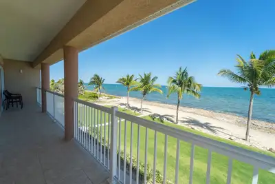 Image de Enjoy Stunning Views! Full Kitchen, Outdoor Pool, Pet-friendly!